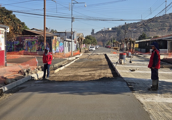 Renuevan pavimento de transitada intersección en la comuna de Llay-Llay