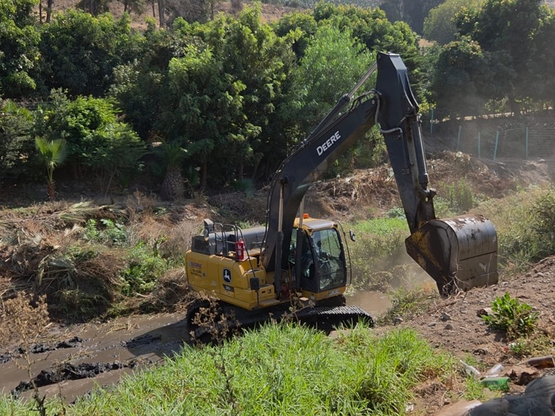 Comenzó limpieza en el Estero Los Loros de Llay Llay